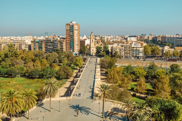 Panoramablick über historische Gebäude in Valencia