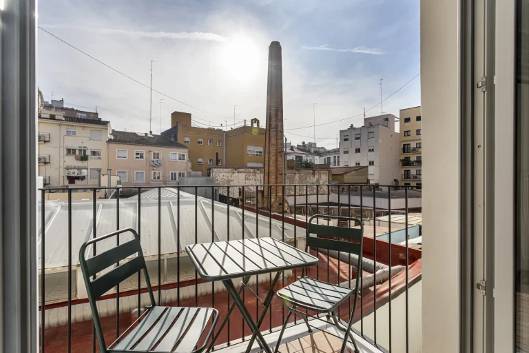 Terrasse einer Ferienwohnung in Valencia mit Blick über die Stadt